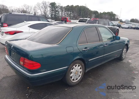 1998 Mercedes-Benz E 320 z USA, uszkodzony, nr VIN WDBJF65F2WA675501